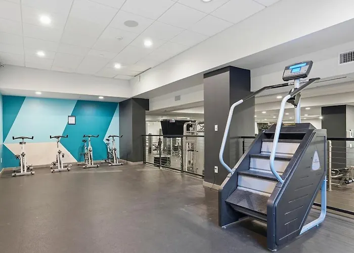 Stylish Silverlake Apartment Near Crypto Arena